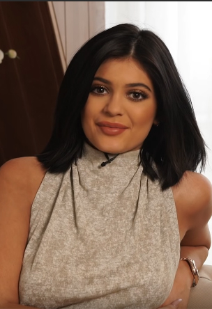 Kylie Jenner Net Worth, Age, Height, Bio, Husband, Baby, Child & Siblings