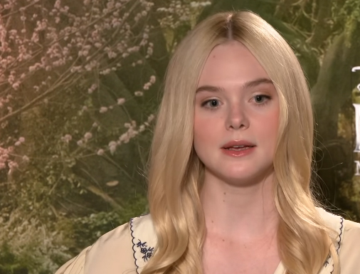 Elle Fanning Age, Wiki, Height, Family, Education, Career Debut, Movies, Boyfriends, Weight & Net Worth