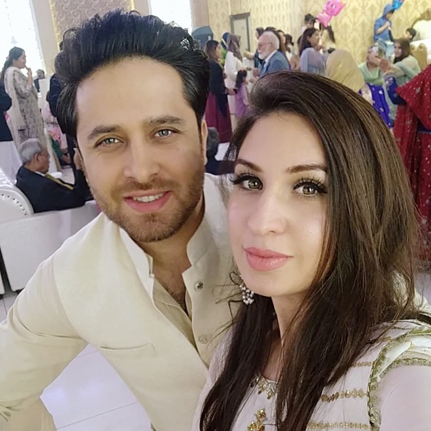 Haroon Shahid with his wife Palwashay Shahid in Instagram Selfie on