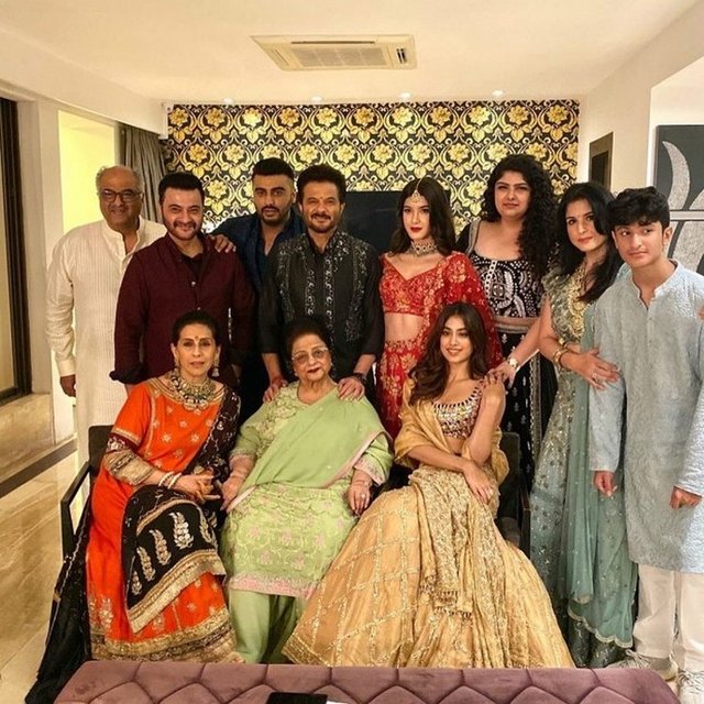 Arjun Kapoor family pics